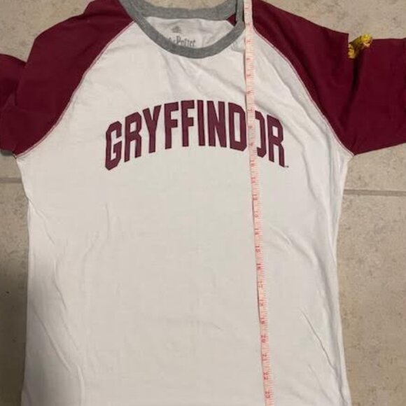 Harry Potter Studios London Gryffindor Long Sleeve Tshirt Kids XL Womens S NWOT - Picture 8 of 9